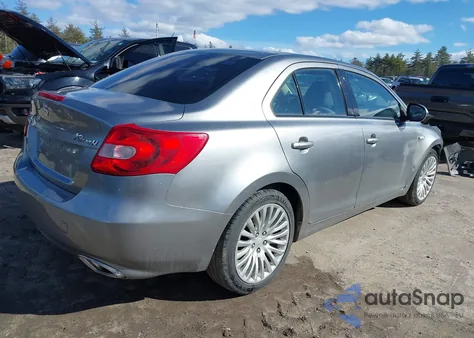 2011 Suzuki Kizashi Se z USA, uszkodzony, nr VIN JS2RF9A39B6110425